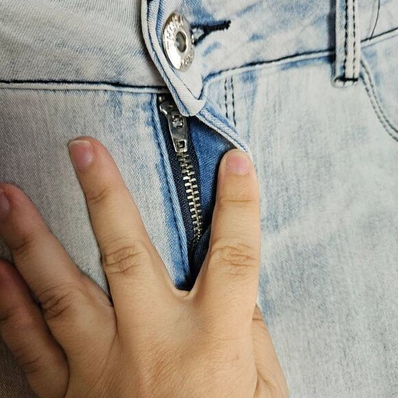 Thorn Curvy Capri Jeans - Picture 3 of 8